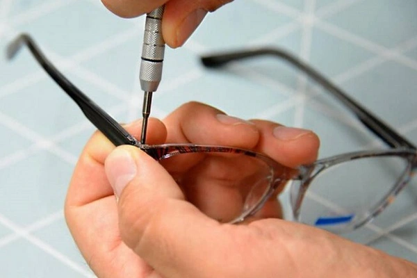 مراحل دریافت مجوز آموزشگاه ساخت و تعمیر عینک